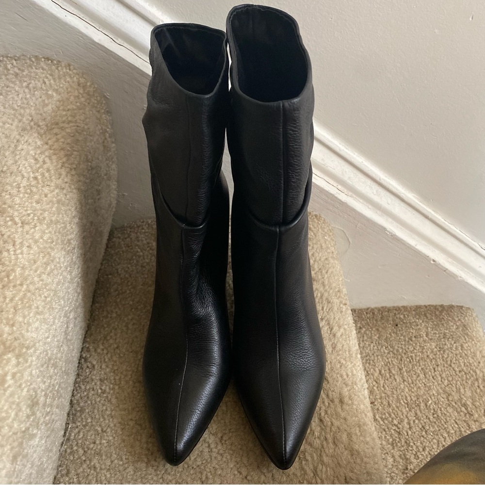 Guess black leather 7.5 boot women